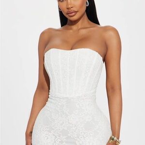 Elegant Lace Strapless Wedding Dress
